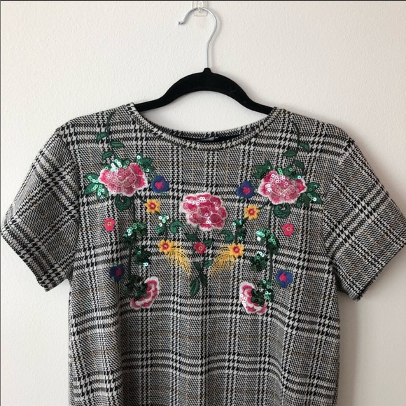 Zara Dress w/ embroided flowers - Picture 3 of 4